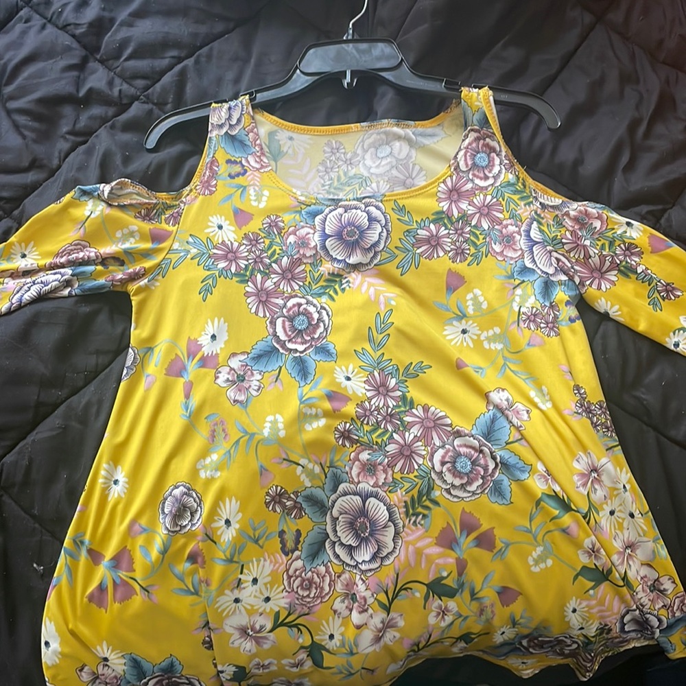 Arm cut out long sleeve blouse